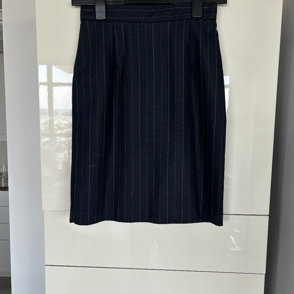 le chateau lined pin strip skirt